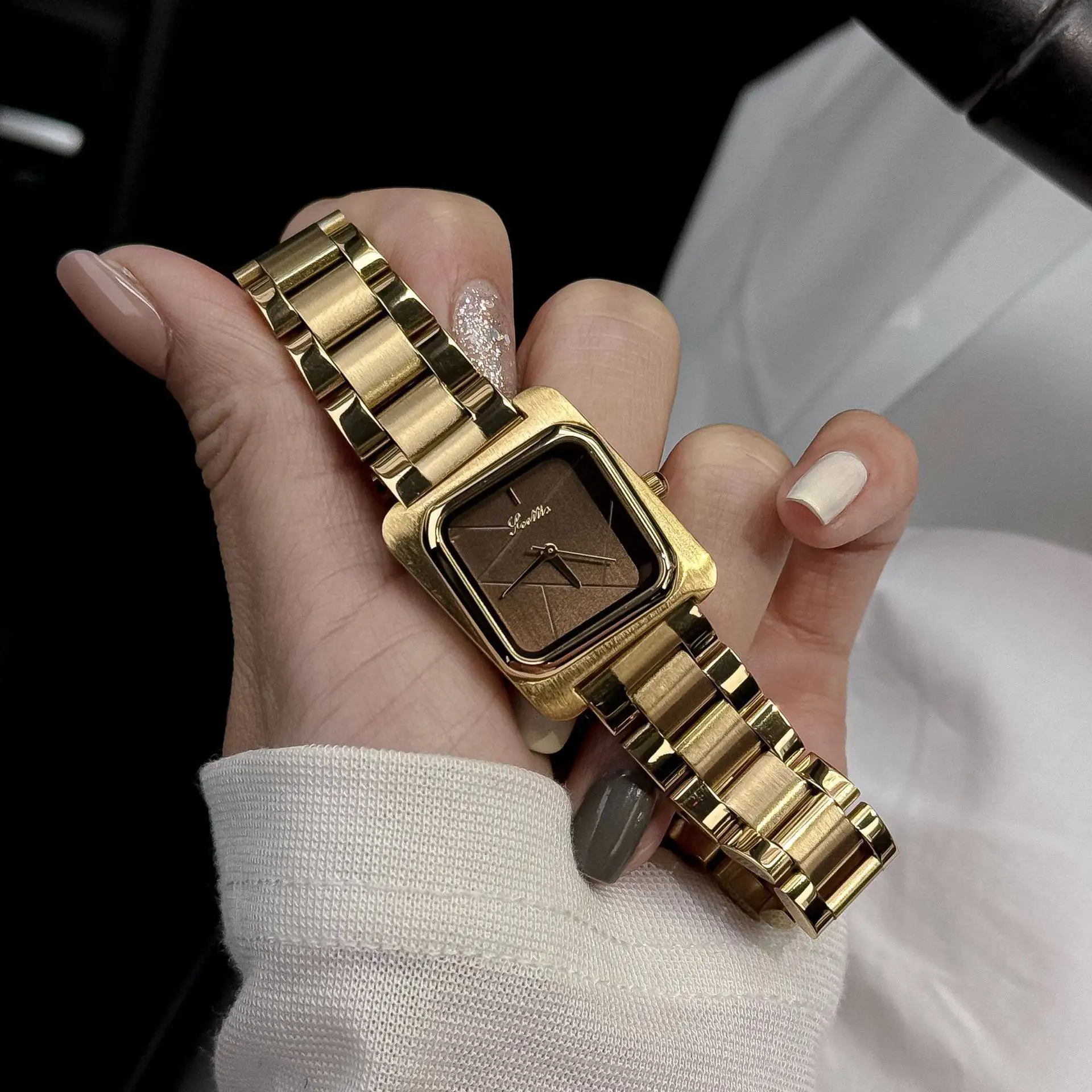 

New Stylish And Minimalist Square Watch With A Steel Band Or Leather Strap, A Fashionable And Simple Watch For Women.