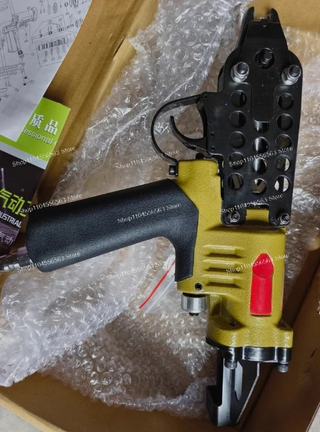 

Pneumatic C-Type Tool for Installing Clip Rings, Models SC7C-I2 SC760C-I2 SC7E for Wire Cage Fence and Mattress Closure