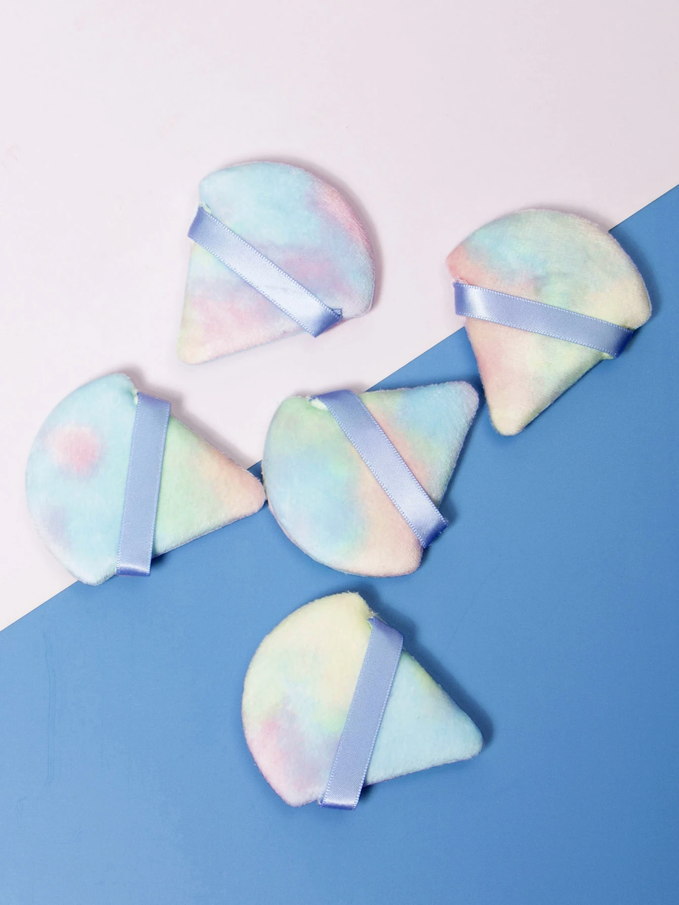 50 個の大きな三角形パウダーパフ + 50 個のミニ三角形パウダーパフ、メイクアップセット、均一なメイクアップを実現します。