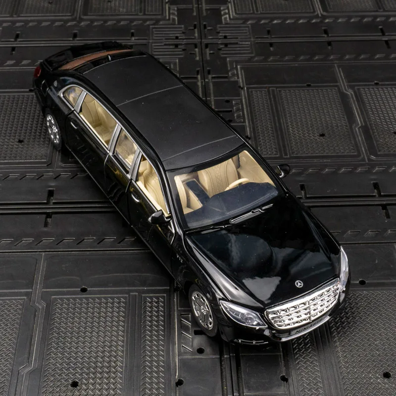 1:32 Maybach S650 portas modelo de carro de liga e capô do motor, o porta-malas pode ser aberto um carro de brinquedo infantil