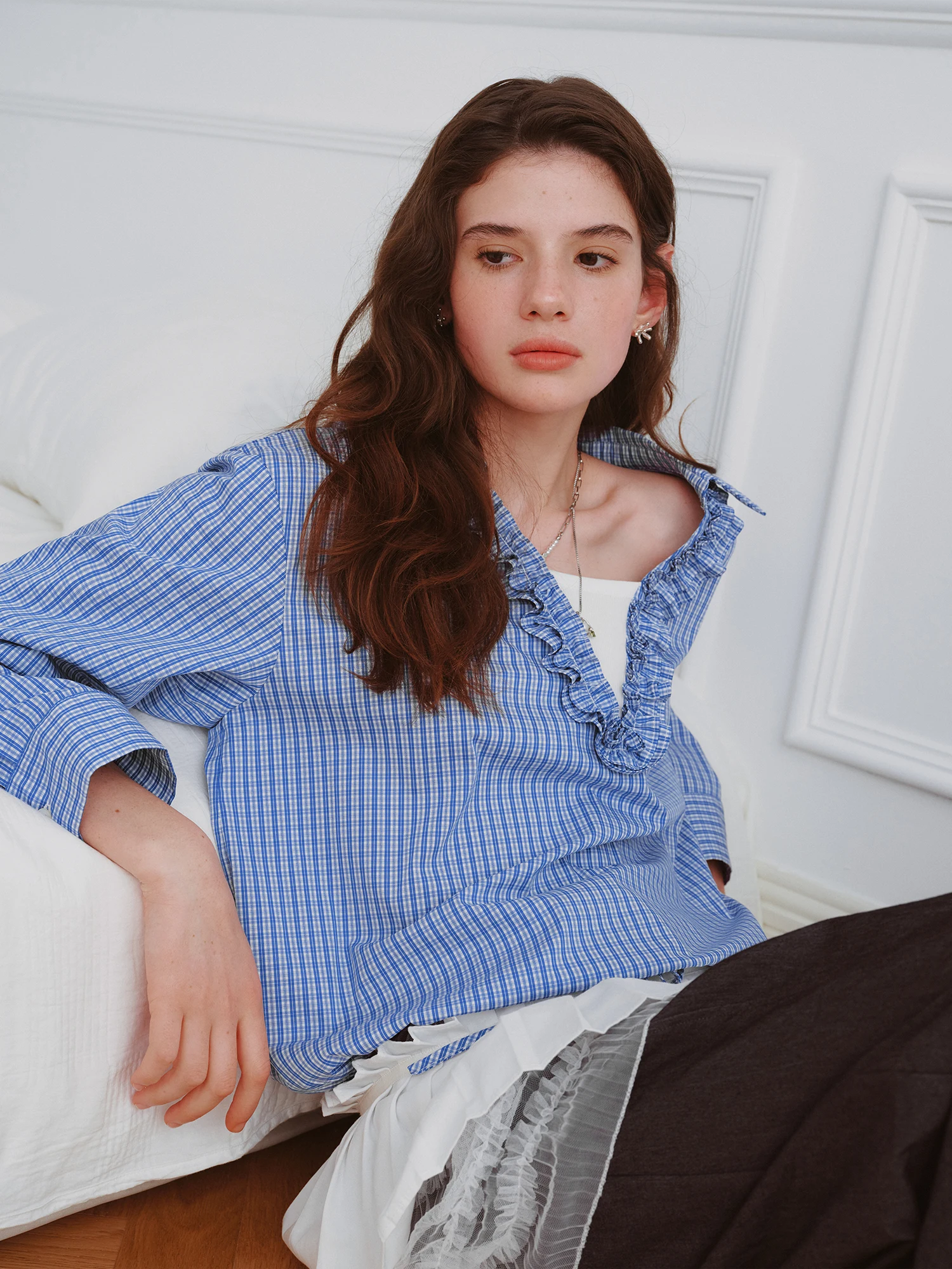 ​ FSLE بلوزة خريف 2025 بحواف كشكشة - رقبة على شكل حرف V وأكمام طويلة برباط وربطة خصر قابلة للتعديل تناسب المرأة رداء علوي غير رسمي ​