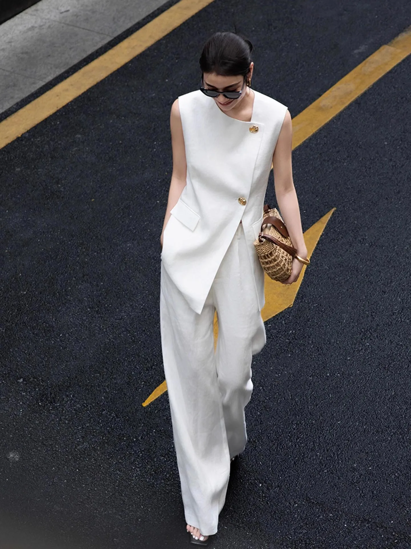 

Весенний деловой повседневный белый жилет с широкими брюками, комплект из двух предметов Ele Important Ocns Faionable Small Fraance Sle