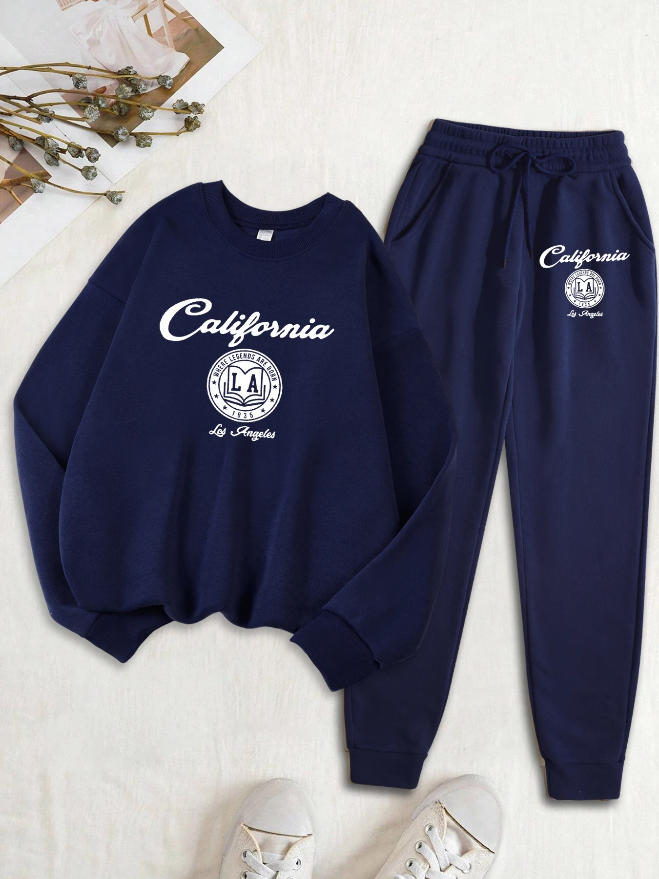เสื้อสเวตเชิ้ตพิมพ์ลายโลโก้ California สำหรับผู้หญิง ชุดลำลองผ้าฟลีซ ชุดวอร์มเข้าได้กับทุกชุด ชุดฤดูใบไม้ร่วง คอกลม กางเกงจ็อกกิ้งเนื้อนุ่ม