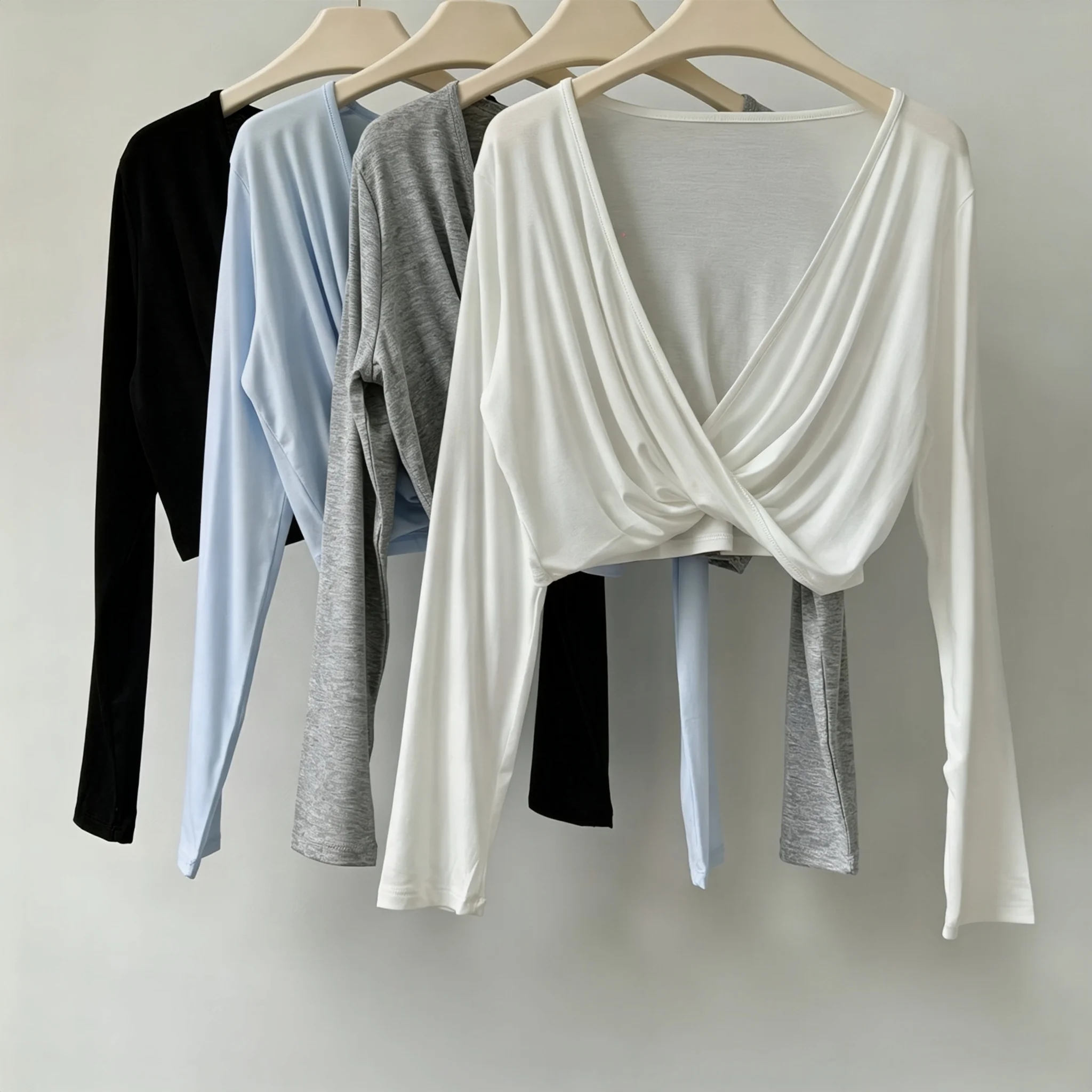 High-End Women's Long-Sleeved Yoga Blouse Loose Fit Sports Top for Pilates Training Gym Fitness Outwear