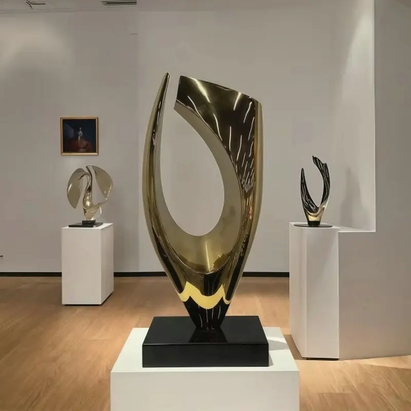 Light luxury golden metal sculpture artwork, high-end design interior decoration ornament, gifts for opening and moving BB669MO