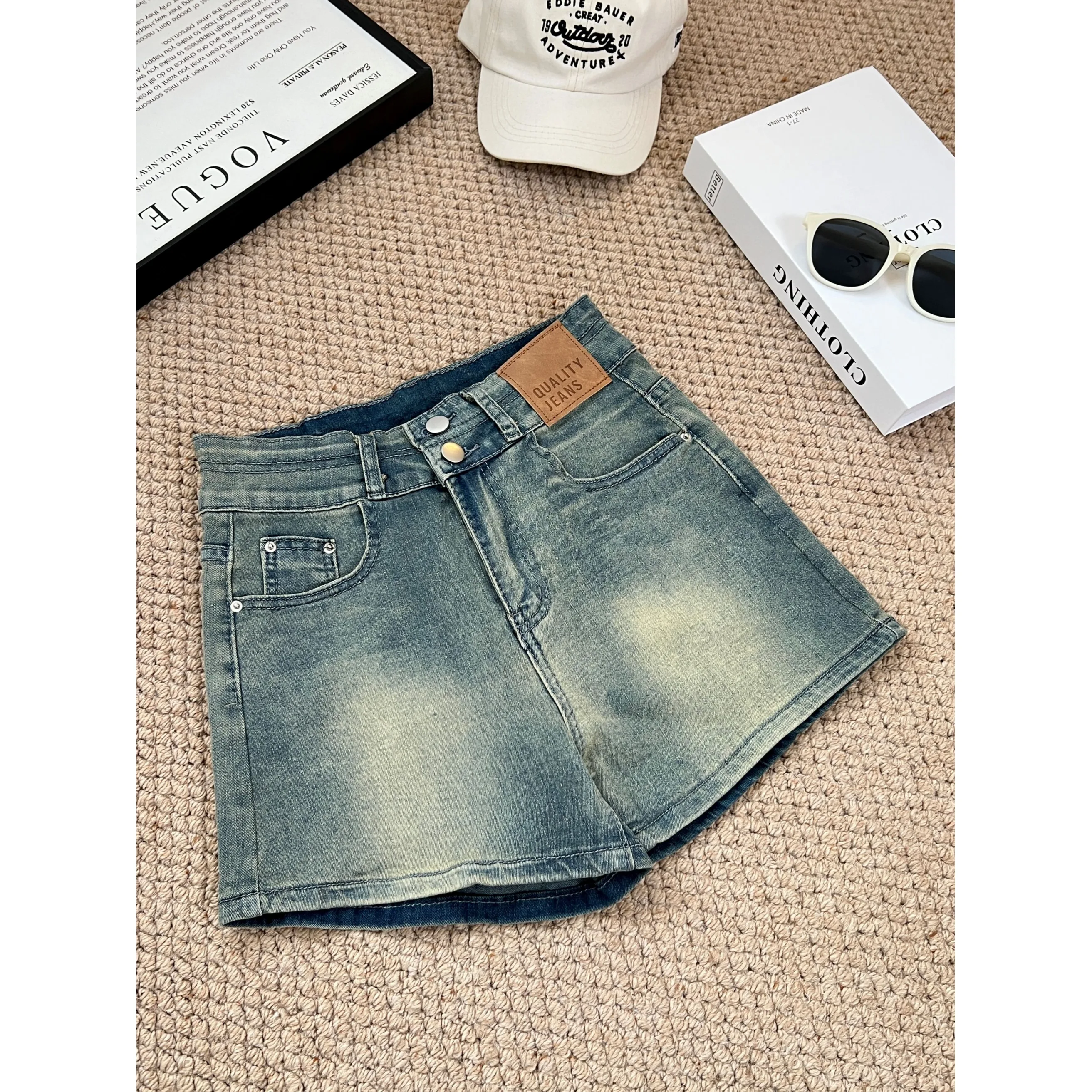 

Ретро-шорты из эластичного денима в американском стиле для женщин: летние, облегающие, с высокой талией, подтягивающие ягодицы, прямые, А-силуэт, повседневные, модные.