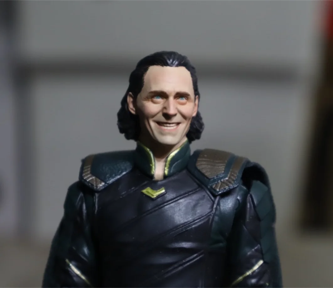 

1/12 Scale Painted Smile Loki Head Carving Sculpt Model Mafex Size