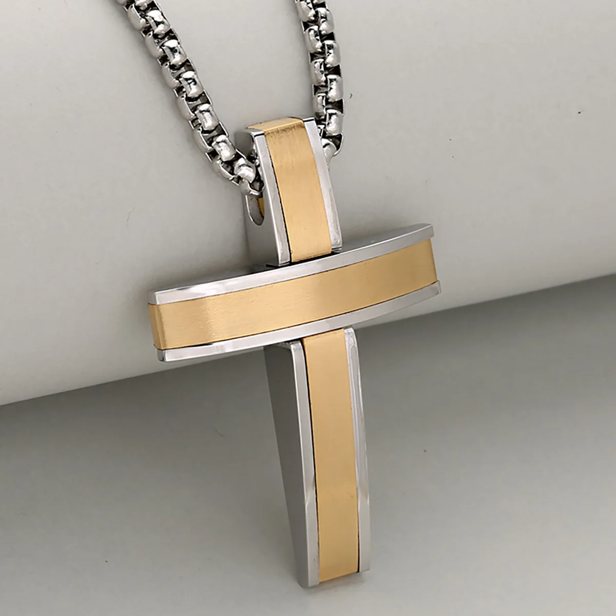 

Minimalist Two-Tone Polished Sand Stainless Steel Cross Pendant Necklace For Men And Women, Daily All-Match & Elegant