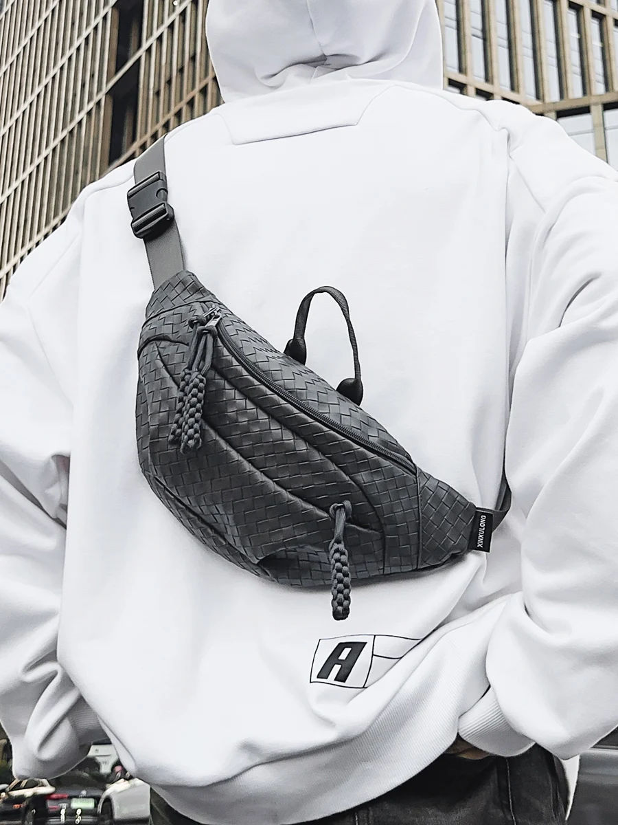

Faionable Casual Sports Men's Crossbody Bag Small Chest Bag Single oulder Bag for Youth with Zipper Closure PU Material