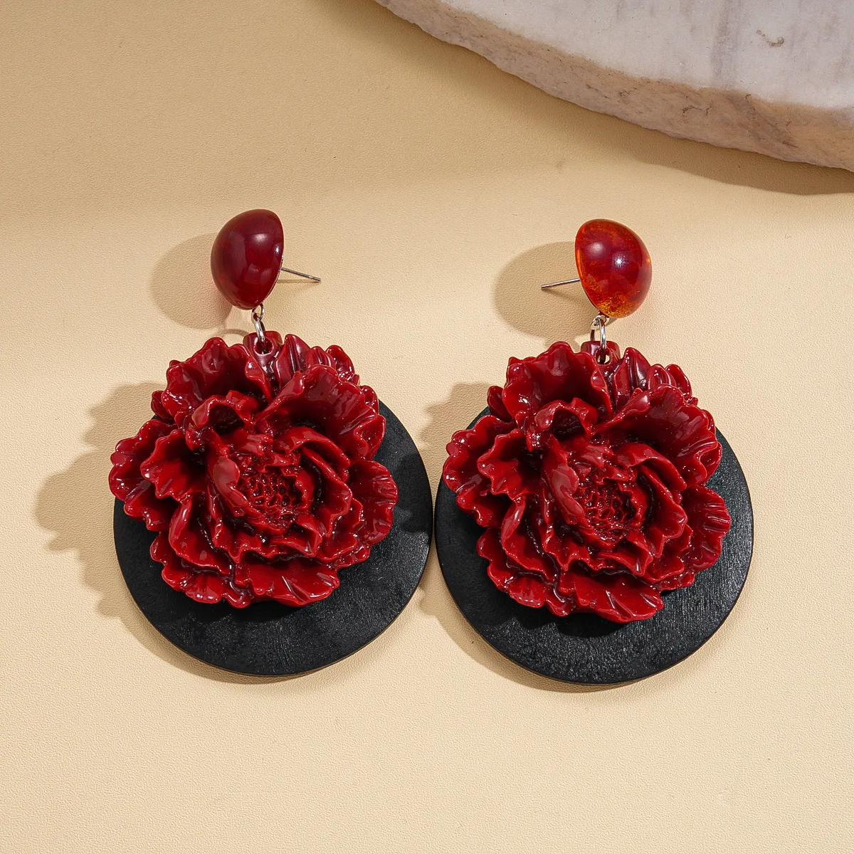 Gloss Red Stereo Resin Peony Flower Dangle Earrings Women Black Round Wooden Slice Drop Dangle Earrings Charms Jewelry Vacation