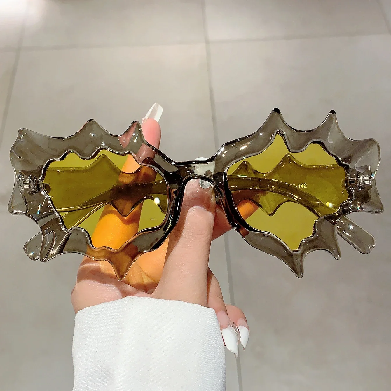 Gm lumias óculos de sol em forma de onda, elegante, aro irregular, cor doce, óculos de sol ao ar livre, design de marca de luxo, tons femininos
