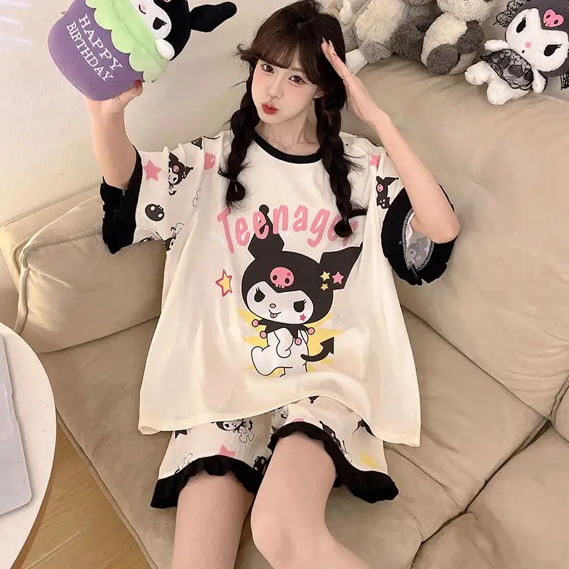 

Женский летний пижамный комплект Kuromi из облачного хлопка: футболка с коротким рукавом и круглым вырезом, свободный крой, милый мультяшный принт, удобная домашняя одежда для отдыха