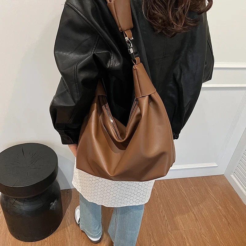 LEFTSIDE Fashion Small PU Leather Shoulder Crossbody Bag For Women 2024 Winter New Tend Female Simple Underarm Hobo Bag Handbags