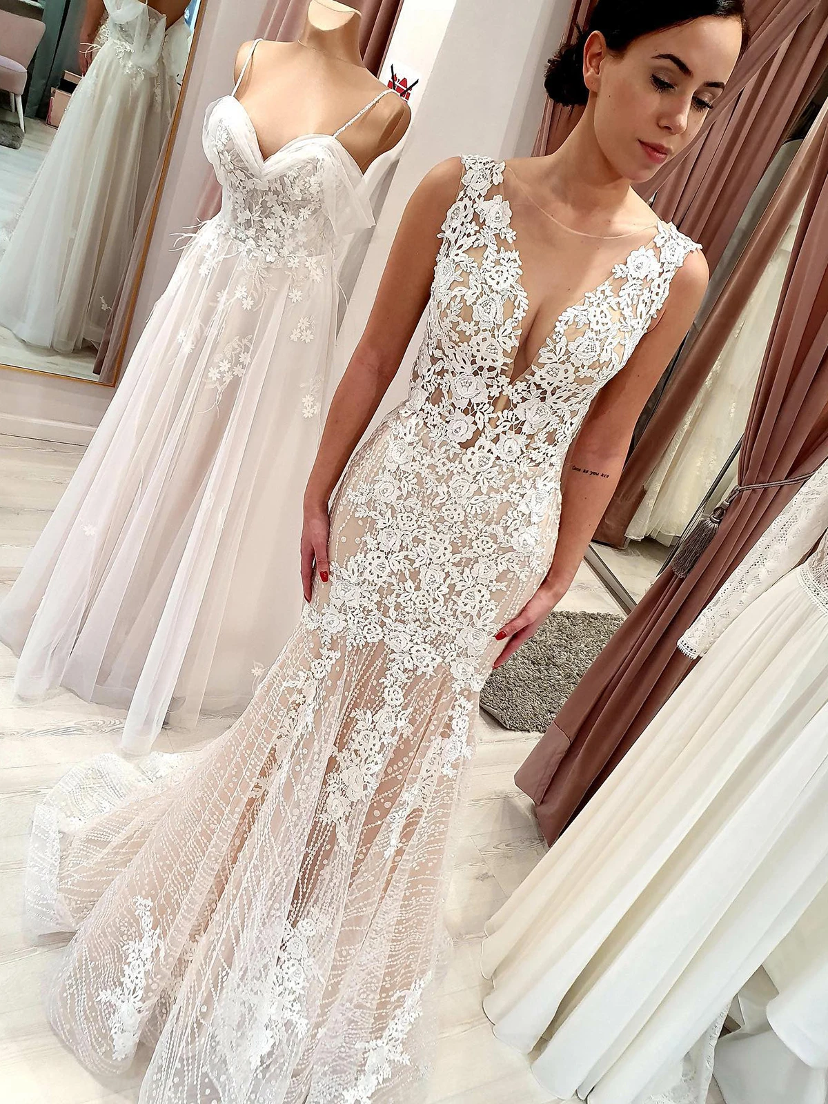 V Neckline Fit and Flare Luxury Wedding Dress Backless Cap Sleeves Shimmer True Pictures Exquisite Lace Customized Bridal Gowns