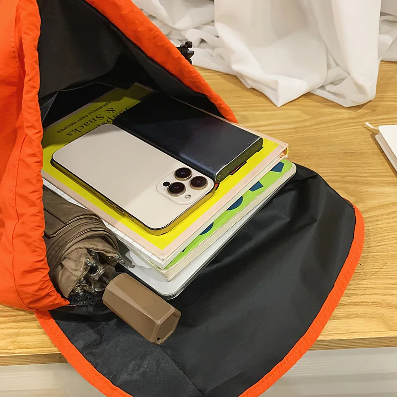 حقيبة ظهر رياضية للسفر ذات سعة كبيرة للنساء من النايلون المقاوم للماء للمشي لمسافات طويلة خفيفة الوزن