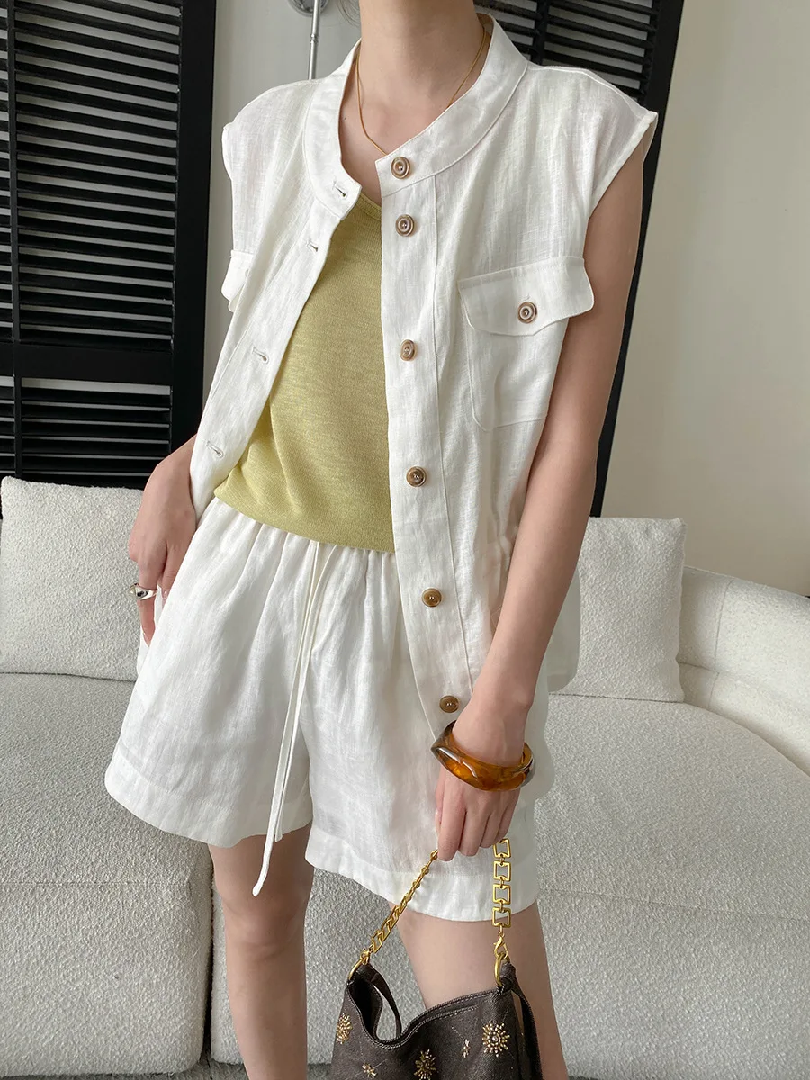Sommerliches Damen-Set: Lässige, einfarbige Weste mit Stehkragen und Shorts mit Kordelzug – Detail 16