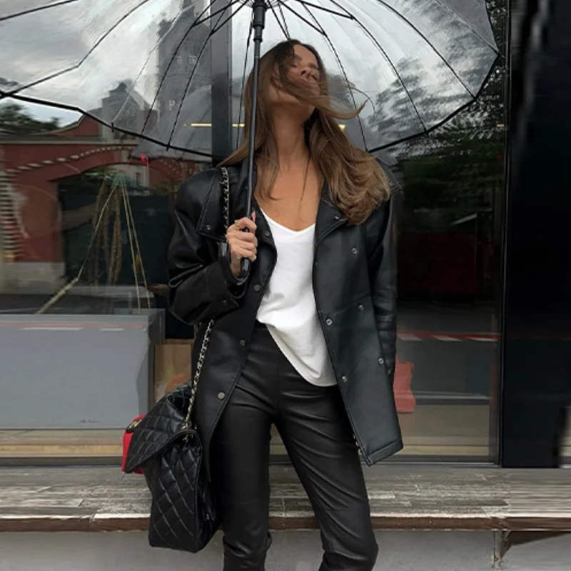 المرأة بولي Leather سترة جلدية سليم صالح الوقوف طوق مزدوجة الصدر كم طويل معطف قصير 2025 الخريف الشتاء سيدة الشارع الشهير أبلى