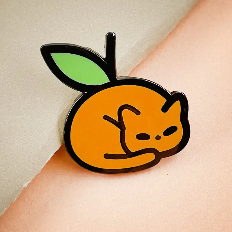 Orange Cat Enamel Brooch Cartoon Cat and Orange Creative Fruit Animal Brooch Cute Pet Versatile Accessory