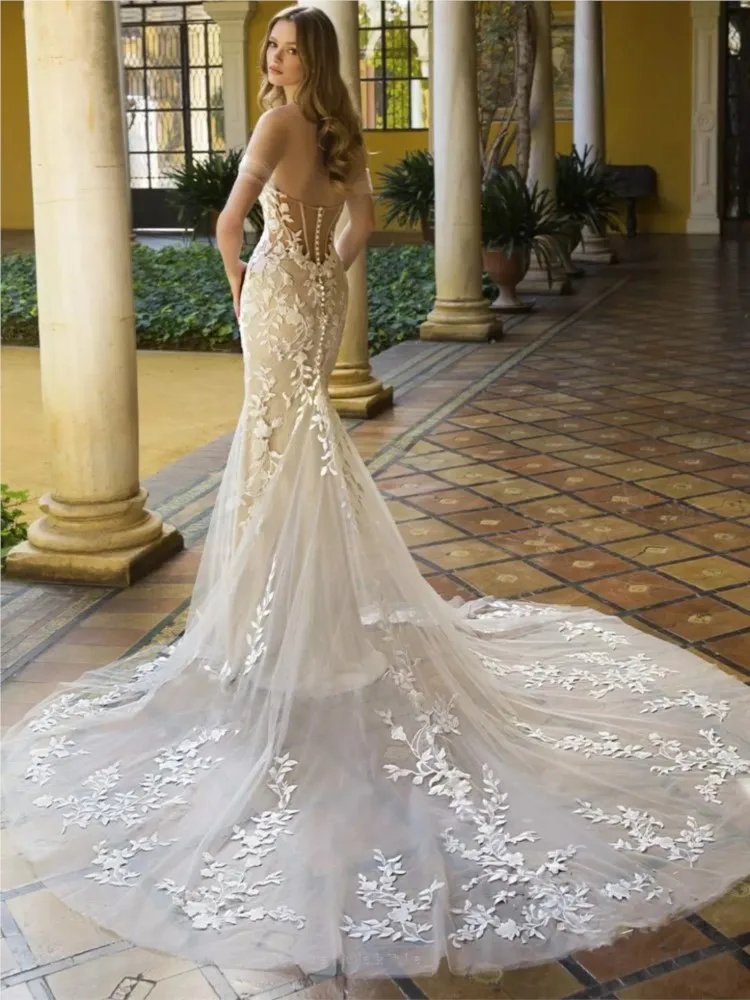 A new fishtail one-shoulder lace off-the-shoulder dress with unique and elegant welcome style for going out