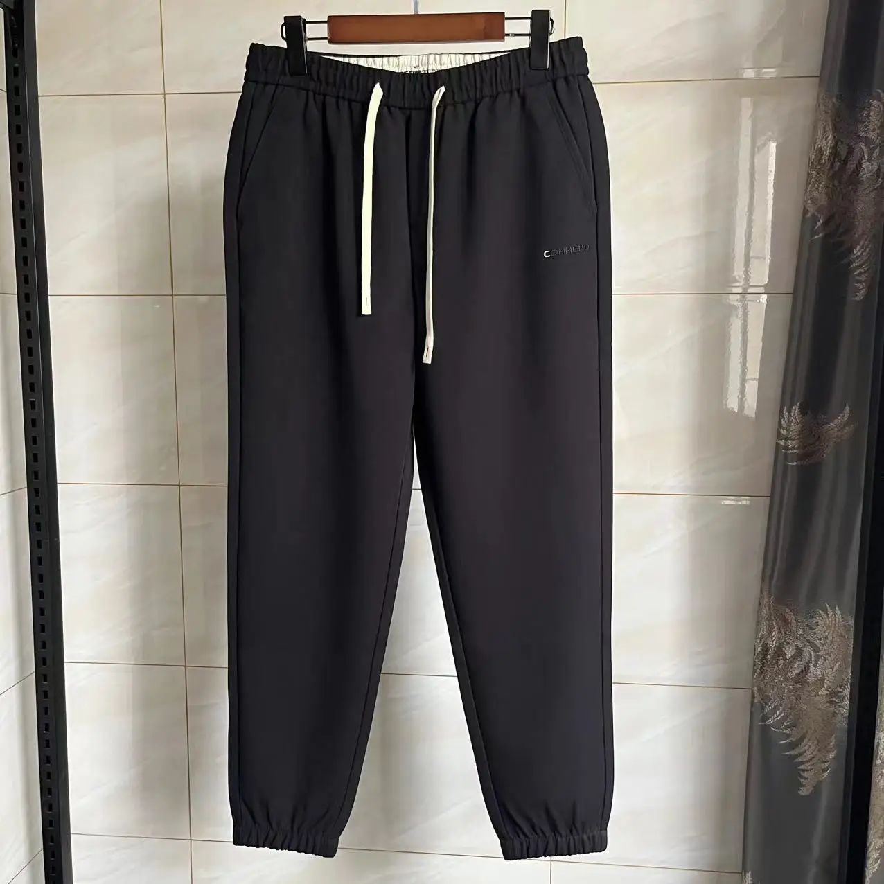 Męskie spodnie casualowe z prostymi nogawkami, elastyczna talia, materiał dresowy, długie spodnie, sezon jesieni, wygodne, oddychające ubrania.