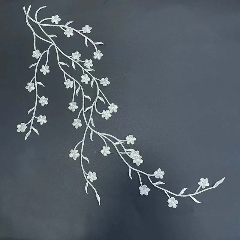47CM/3D Stoffblumen-Applikation Kleidungsaufnäher, thermoklebend, Pflaumenblüten-Stickerei zum Aufbügeln für Kleider, Cheongsam – Detail 6