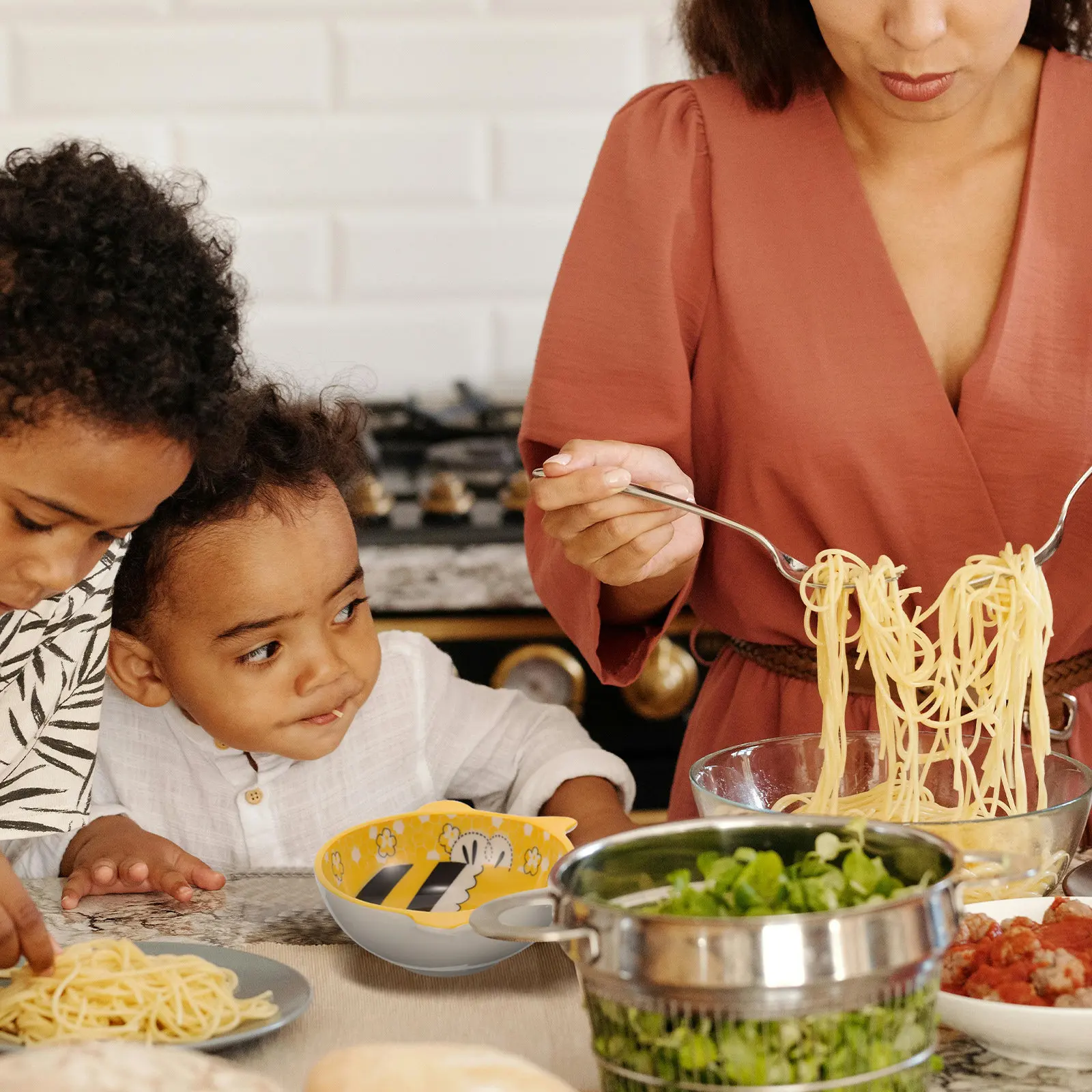 Juego de cuencos para alimentación de bebés con temática de abejas, diseño de panal de cerámica, fondo antideslizante, plato para sopa y cereales para niños pequeños, 2 uds.