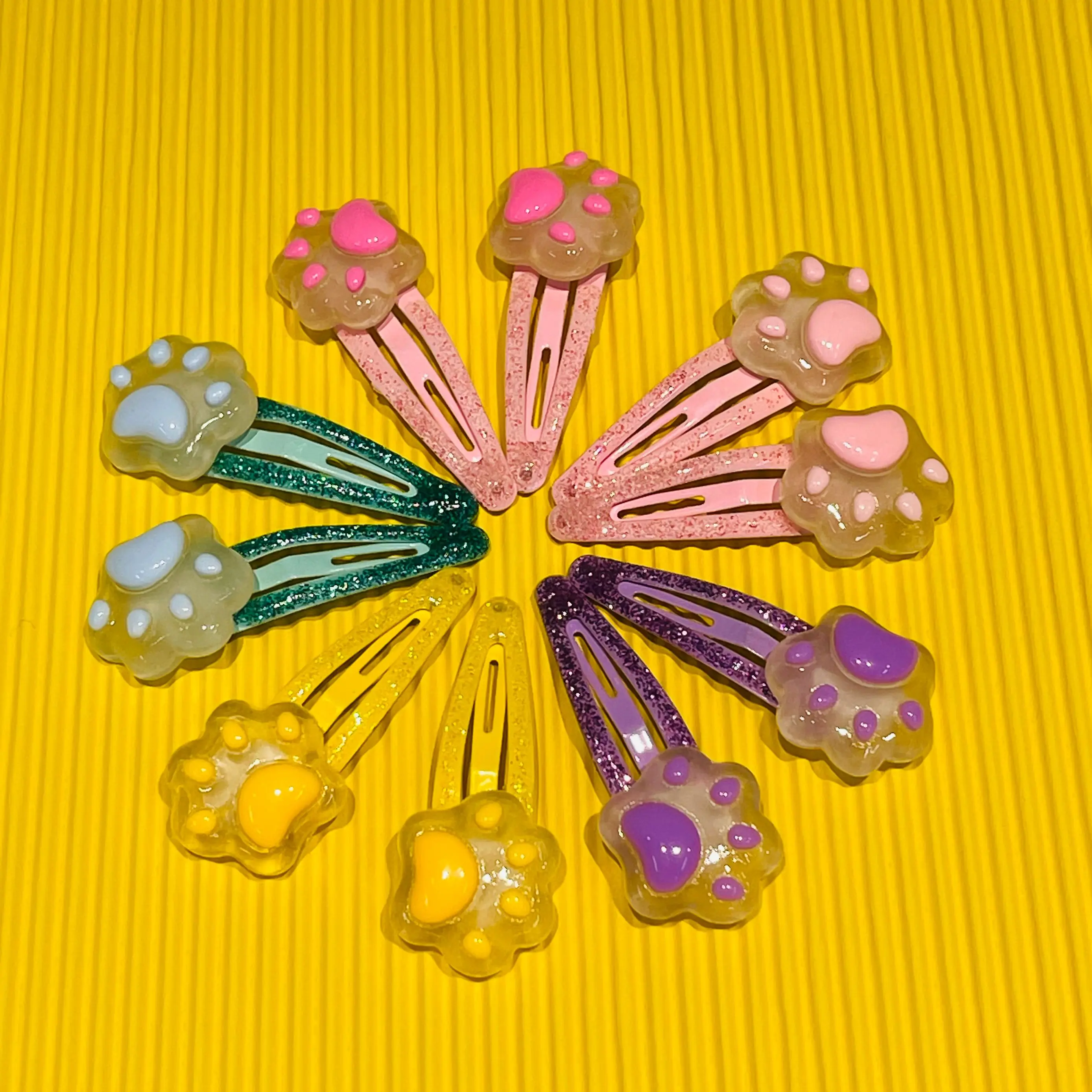 4 unids/set de pinzas para el pelo coloridas con huella de perro de resina que brillan en la oscuridad, horquillas, decoraciones para el cabello brillantes a la moda para chicas