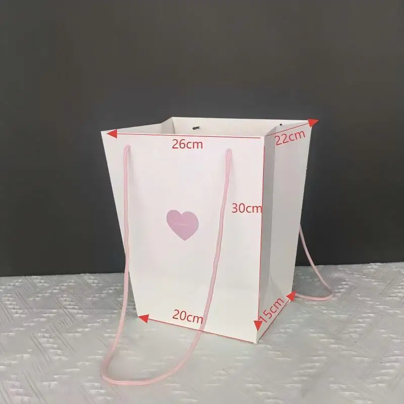 Simple and High-end Trapezoidal Cream Colored Love Butterfly Pattern Flower Bouquet Handbag Valentine's Day Gift Packaging Bag