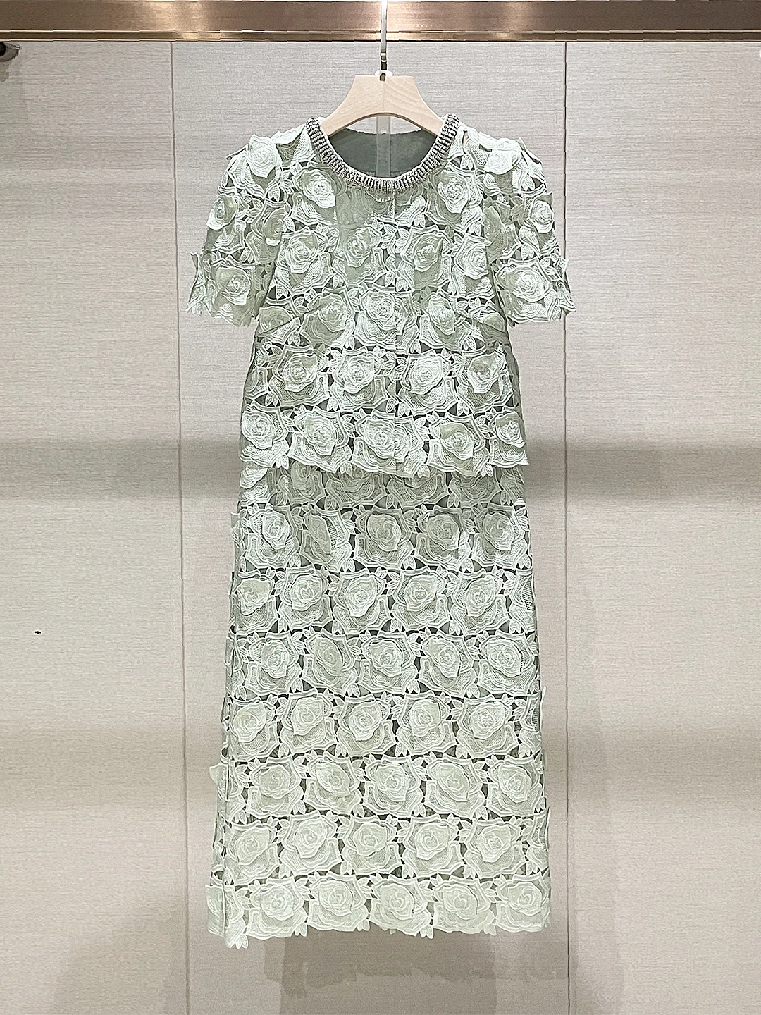 

Нежный летний комплект из вышитого ажурного топа и юбки для женщин, повседневный модный костюм-двойка, новый дизайн...