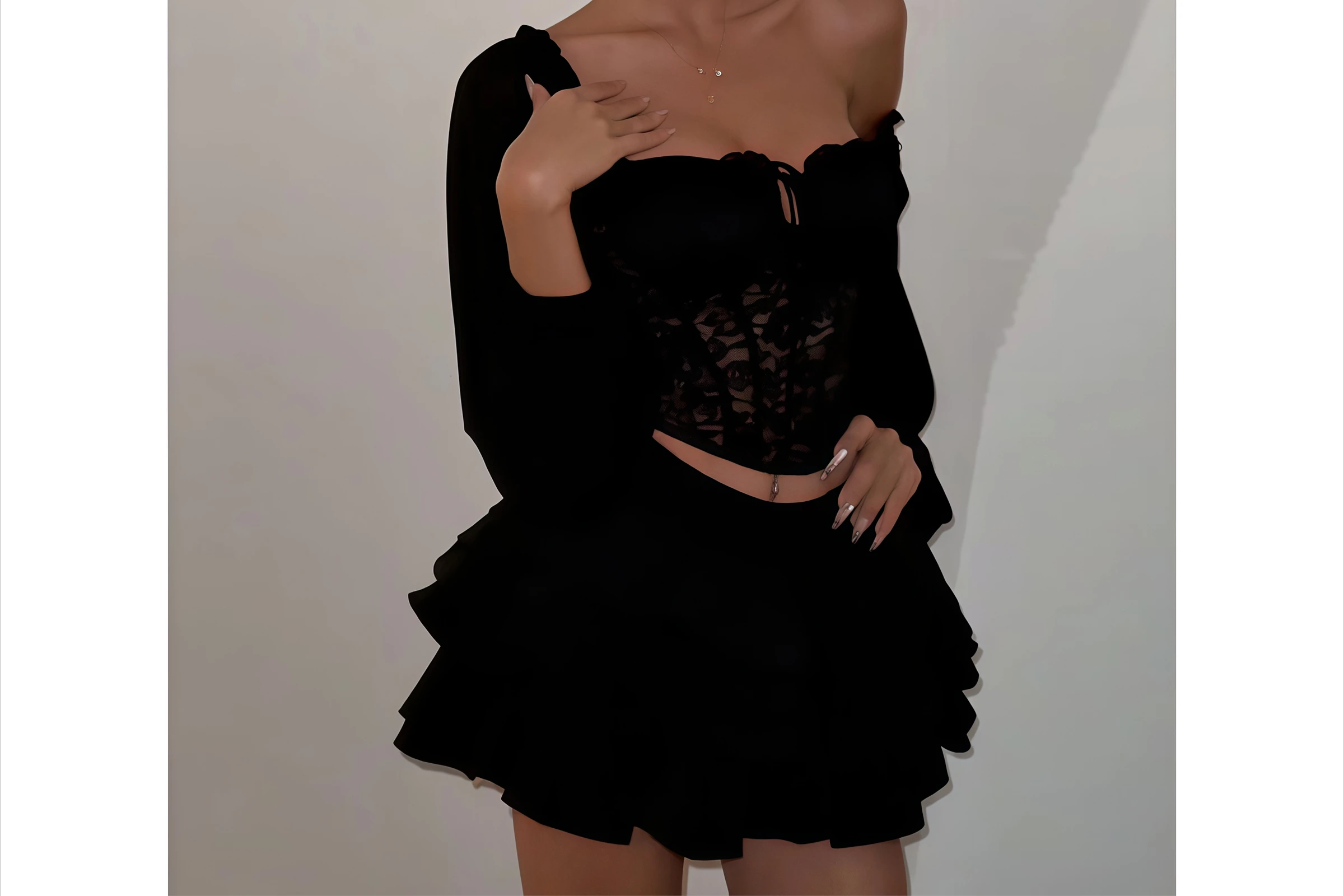 202 Nowa, ekskluzywna bluzka damska z koronkowymi wstawkami i bufiastymi rękawami na jesień