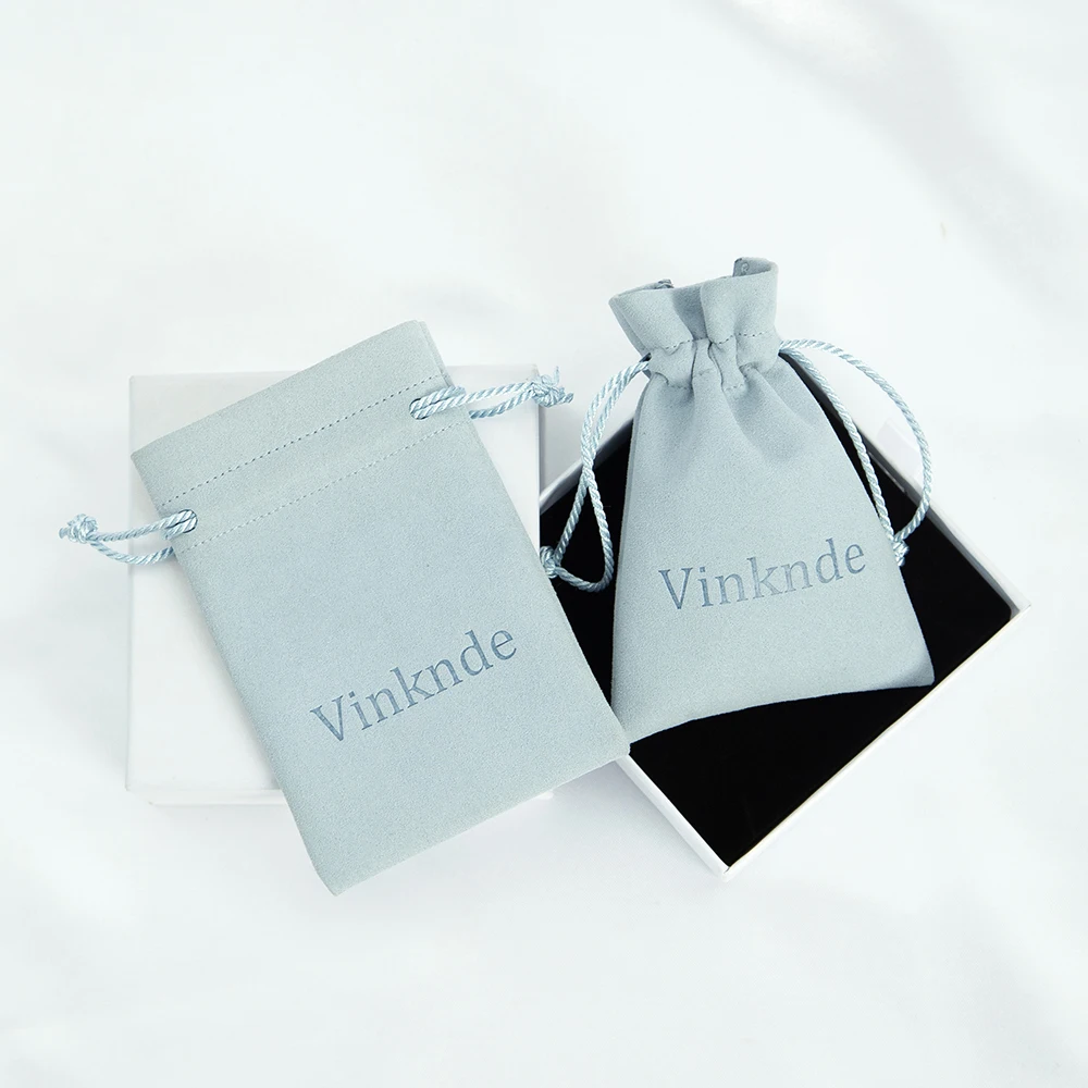 100 Buah Tas Serut Kantong Perhiasan Suede Microfiber Logo Kustom Mewah Kemasan Hadiah Tampilan Pertunangan Pernikahan Pribadi