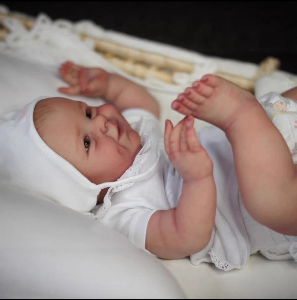 Adorabile bambola da neonato rinata, neonato realistico, pelle morbida, espressione carina, miglior compagno di giochi per bambini, ottimo regalo di compleanno o per le vacanze