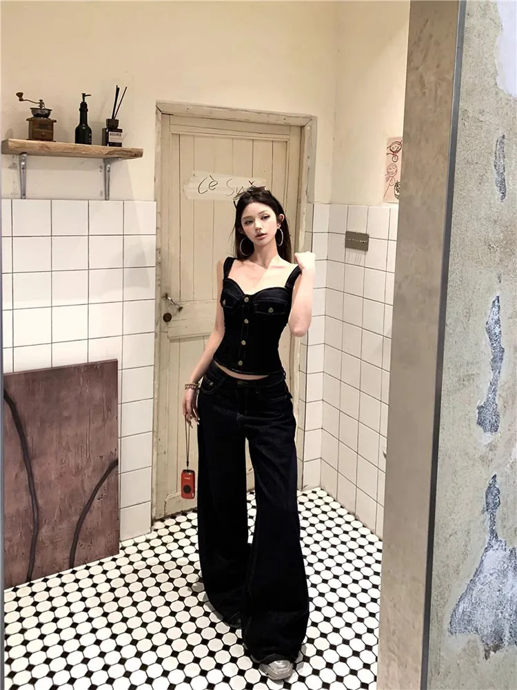 مجموعة دينيم أمريكية رجعية للنساء صيف 2025 تصميم جديد بأزرار وبنطلون واسع الأرجل وسترة هالتر، طقم من قطعتين، مجموعة أنيقة