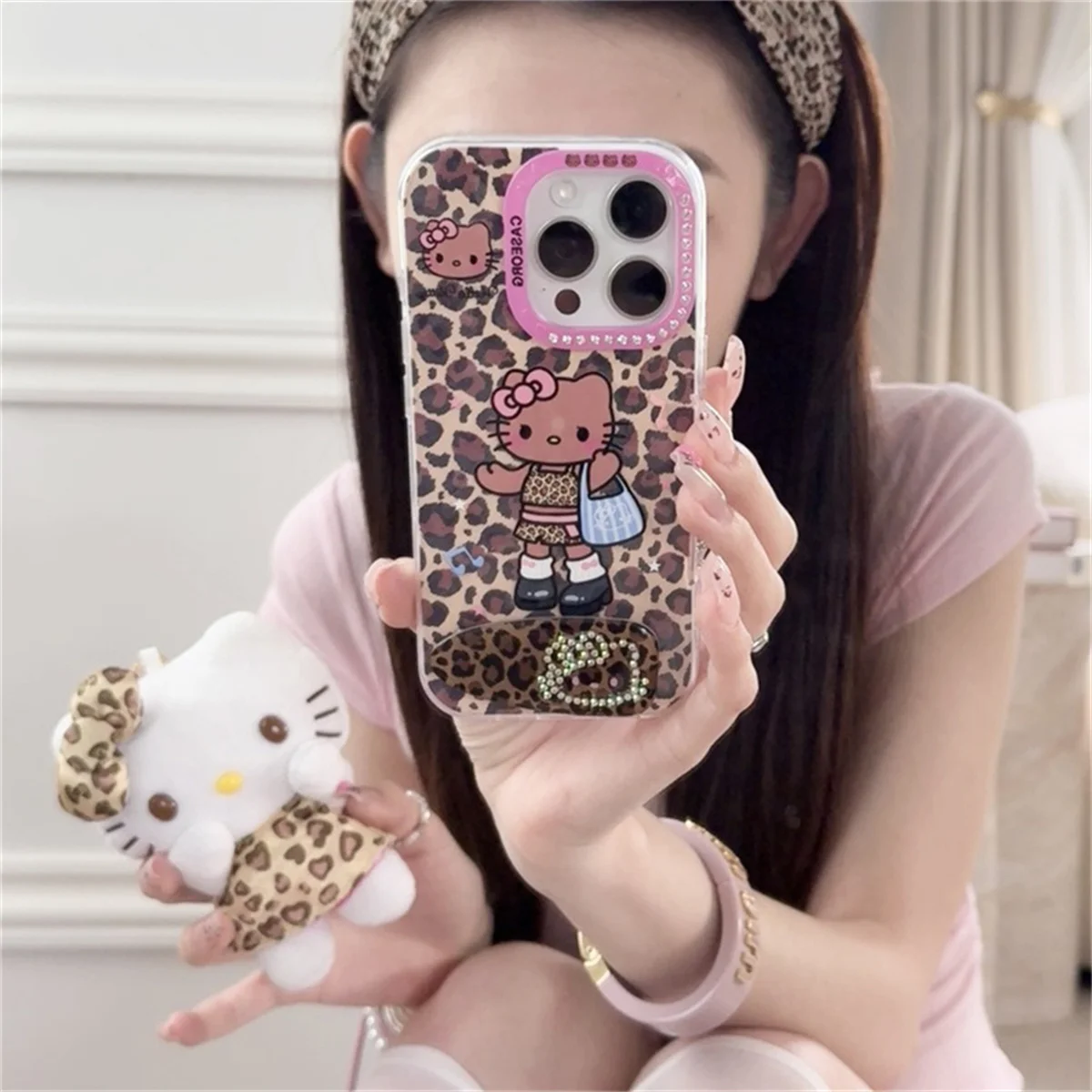 

Funny Cute Hello Kitty Hair Clip Stand Phone Case For iPhone 16 Pro 15 14 Pro Max Cover Leopard Print Shockproof Cases