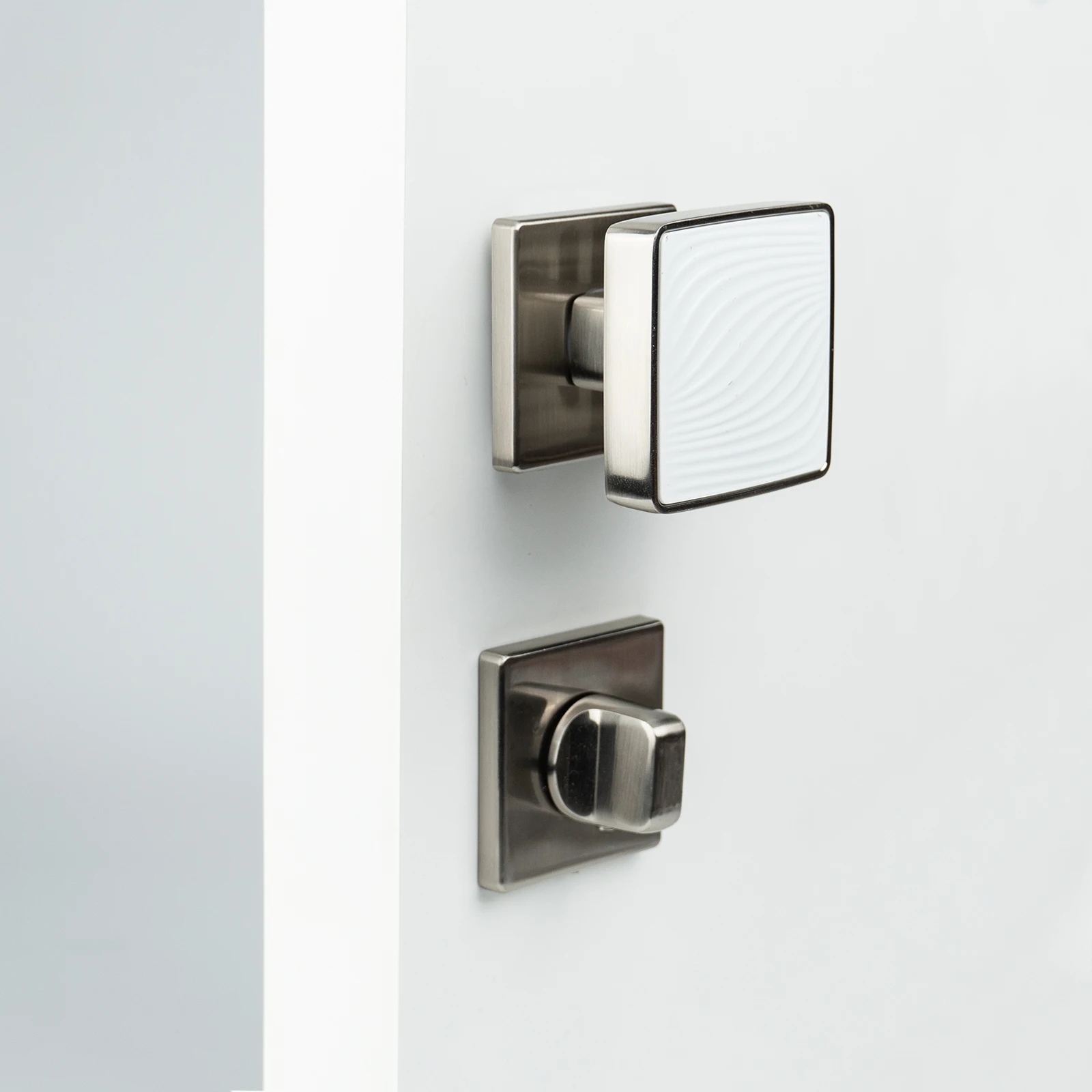 VERQNI MANIGLIE & ACCESSORI NF2456 Minimalist Gold Mute Rectangle Modern zinc alloy Door knob Lock Interior Bathroom