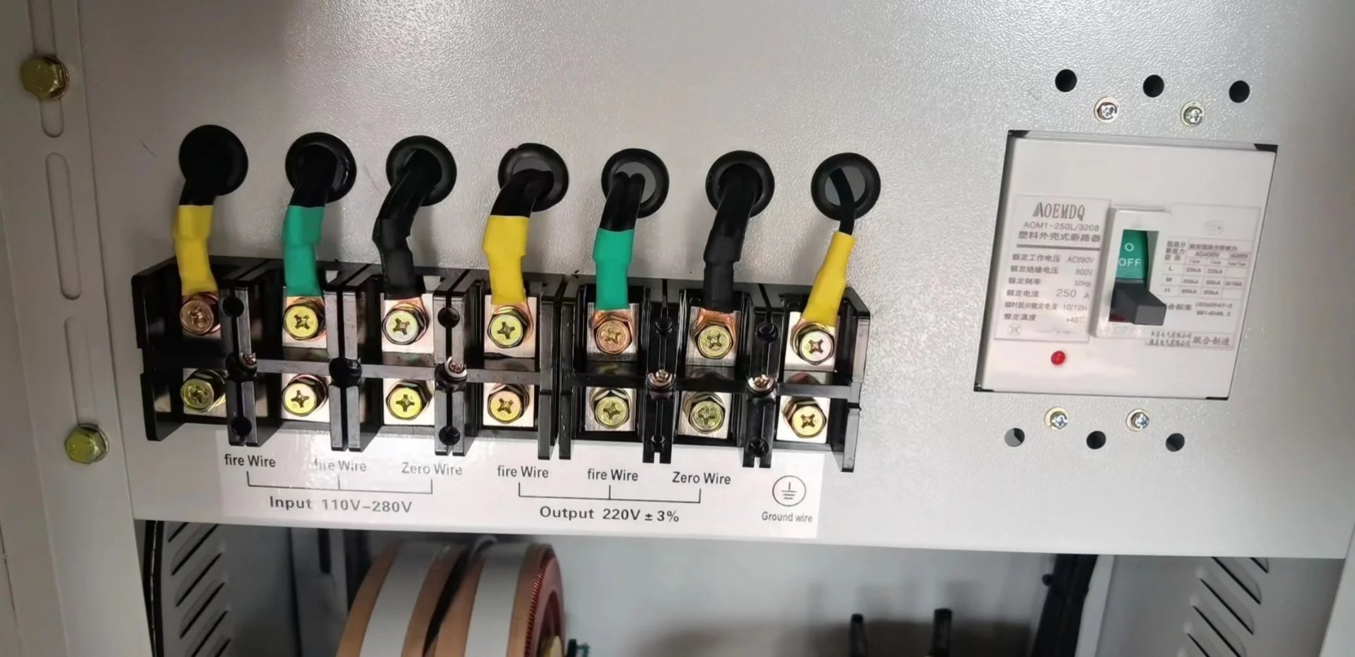 جودة عالية 20KVA 30KVA 40KVA 50KVA 380v ثلاث مراحل منظم جهد ذكي أوتوماتيكي مثبت