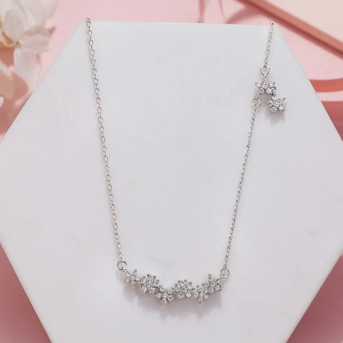 Light Luxury Exquisite Cherry Blossoms Necklaces Women Full Zircon Inlaid Necklace Gentle Temperament Advanced Clavicle Chain