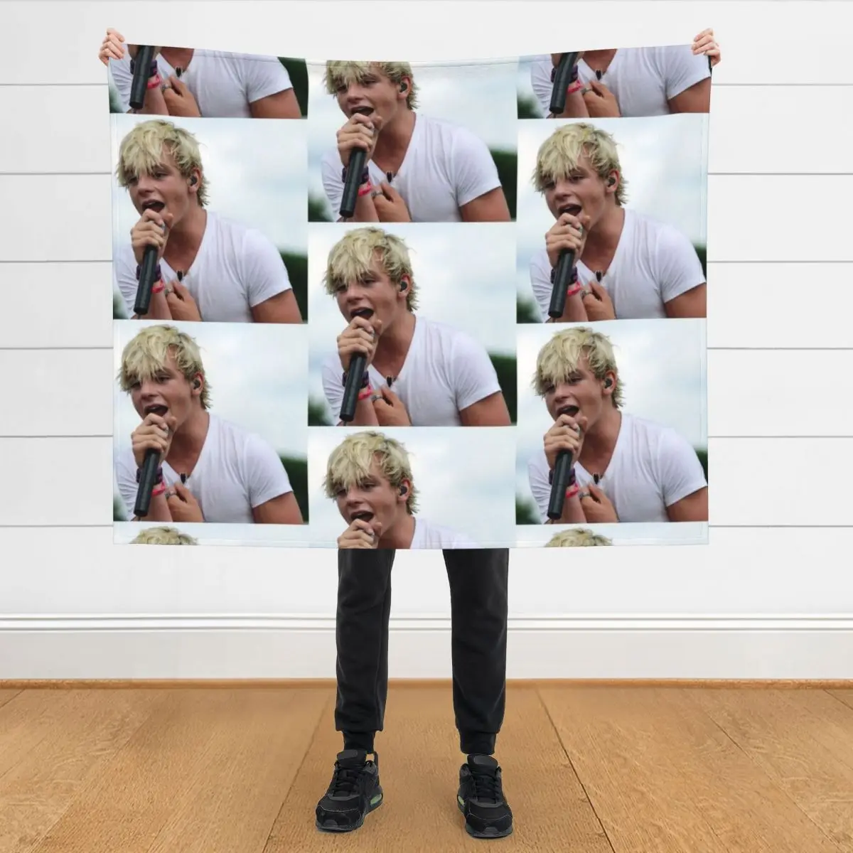 

ross lynch Throw Blanket Luxury Thicken Luxury Throw Decorative Sofas Picnic Blankets