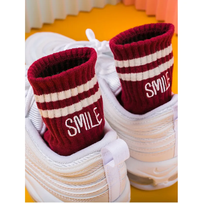 Calzino da donna Ricamo Lettera Sorriso Strisce Calzini da skateboard Lady Cotton Harajuku Striped Sox Kawaii Meias Per ragazze Calcetines