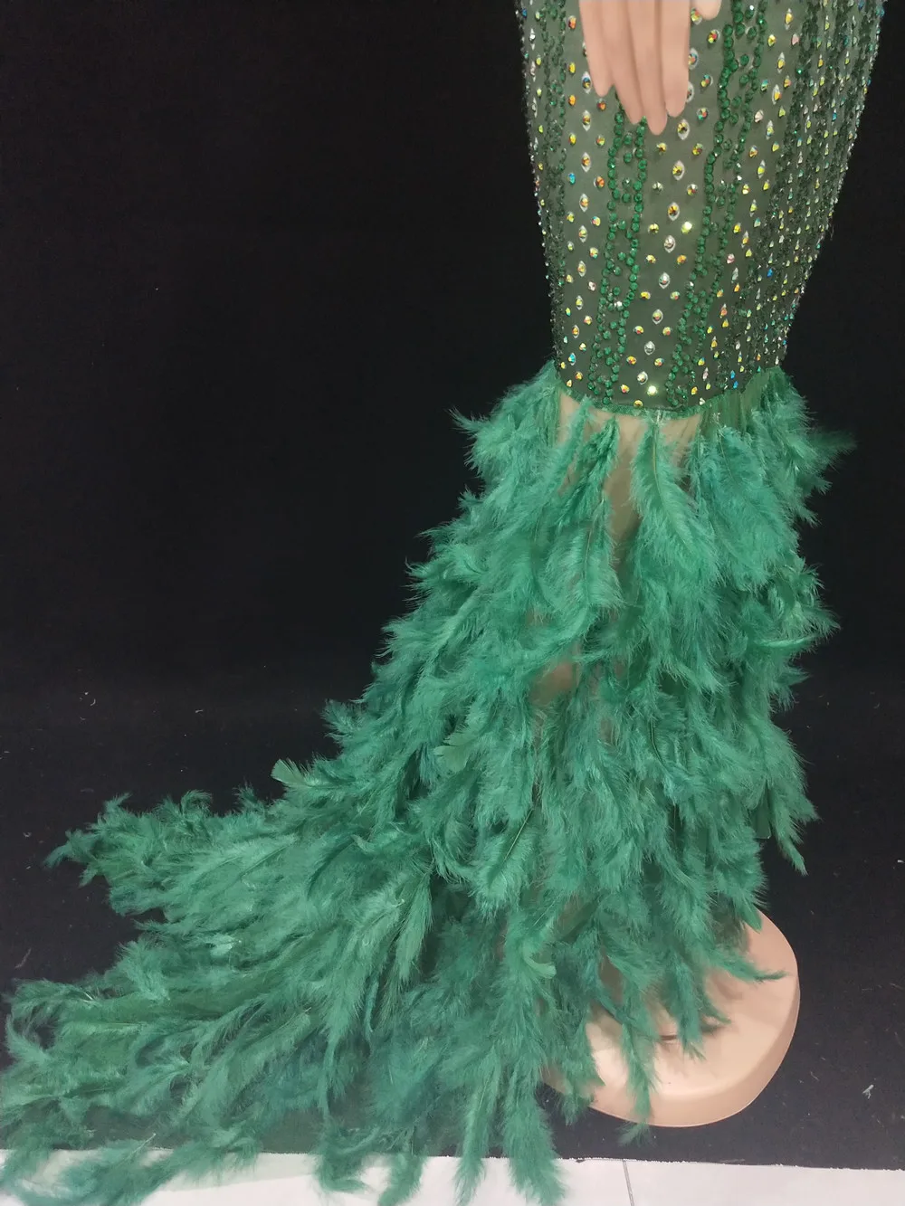 Vestido largo elegante con plumas y diamantes de imitación verdes para mujer, traje de baile hasta el suelo para cantante, concierto, escenario, pasarela, Navidad