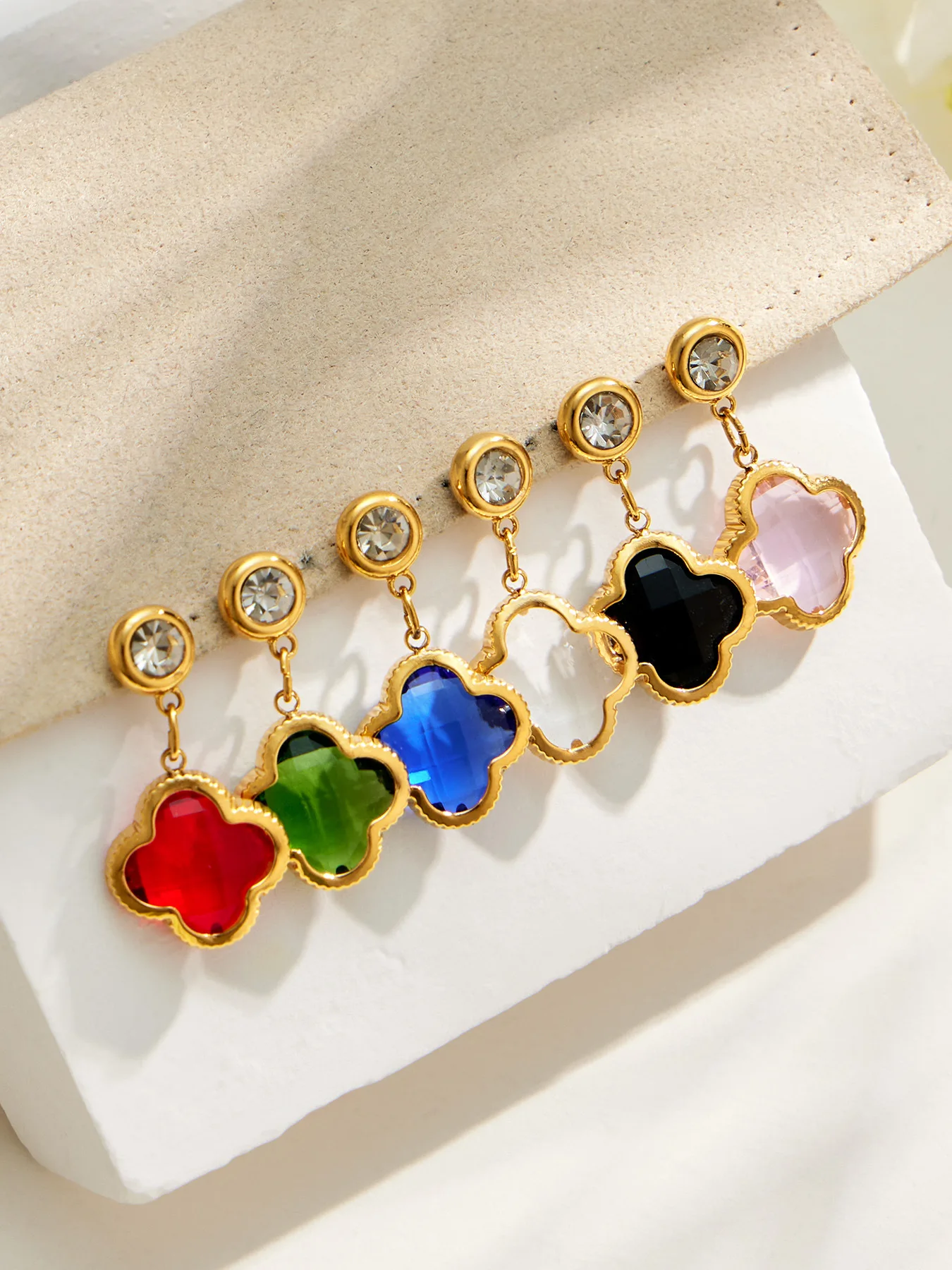 Facettierter Glasstein 4-Blatt-Blumen-Halskette Armband Ohrringe 18k Vergoldeter Edelstahl 3-teiliges Kleeblatt-Schmuckset für Damen – Detail 23
