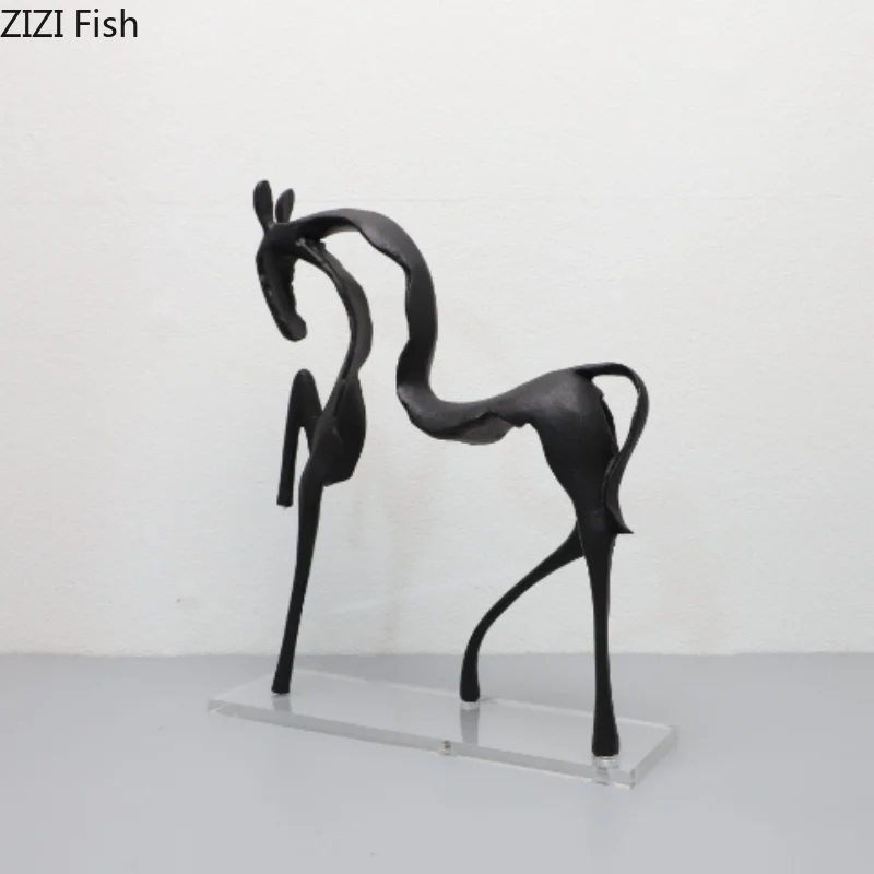Simple Creative Metal Hollow Out Horse Desktop Ornament Animal Sculpture Living Room Decoration Abstract Crafts Home Decoration