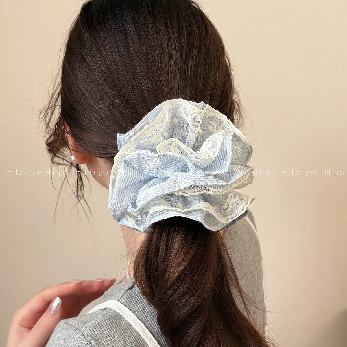 

Hot Selling 4 Layer Lace Scrunchies High Elastic Hair Ties for Women Low Ponytail Bun Holder Vintage Elegant Summer