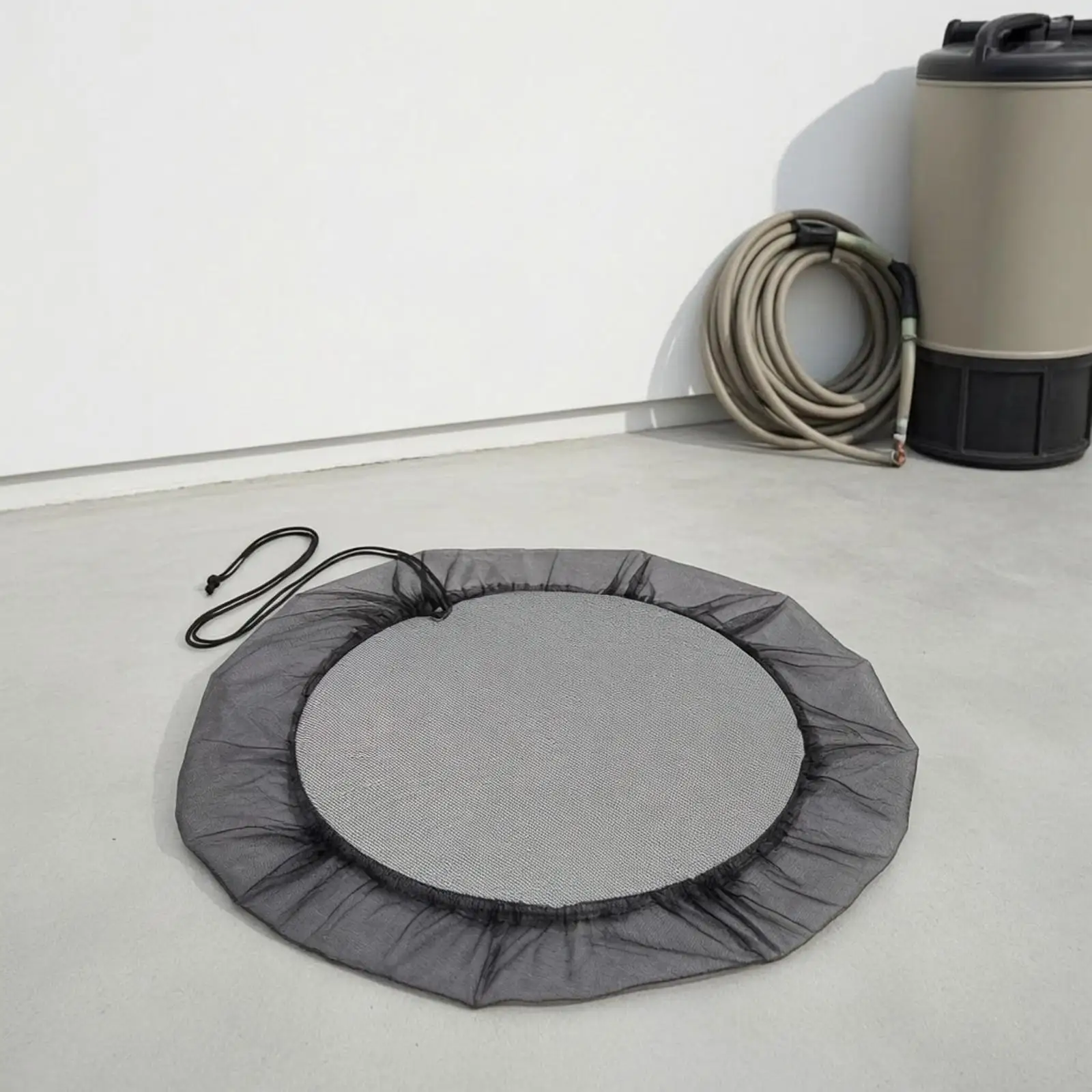 Mesh Rain Barrel Cover with Drawstring Outdoor Circular Water Tank Cover with Filter Screen Debris-Blocking Water Barrel Screen
