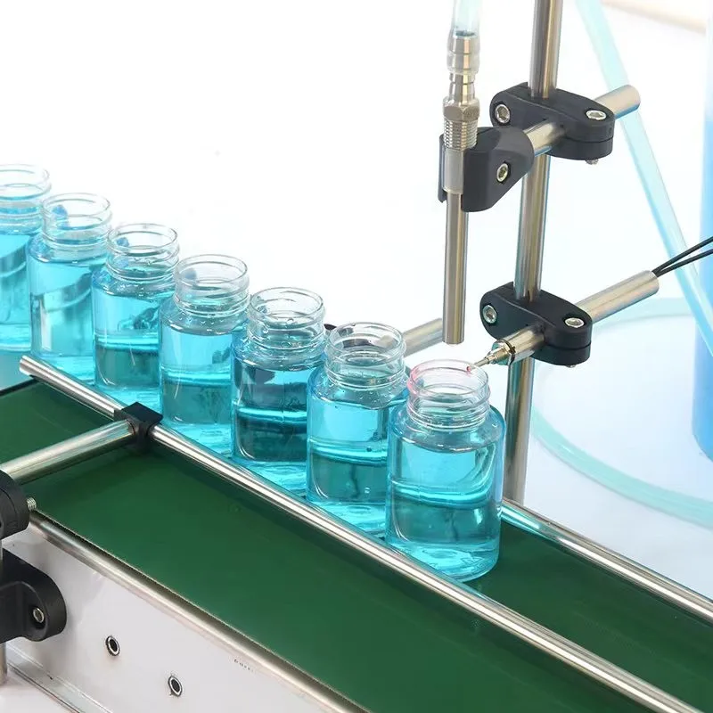 컨베이어 벨트 단일 헤드 액체 필러 주스 우유 물 감각 고정밀 내열성을 갖춘 자동 충전 기계