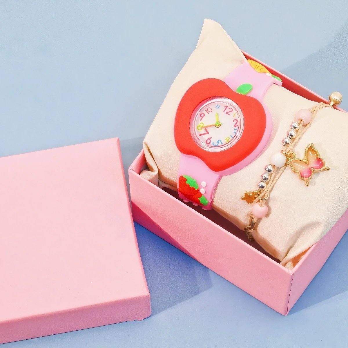 

New fashion cute creative apple watch dial strawberry strap leisure ladies watch bracelet two-piece set high-value candy color