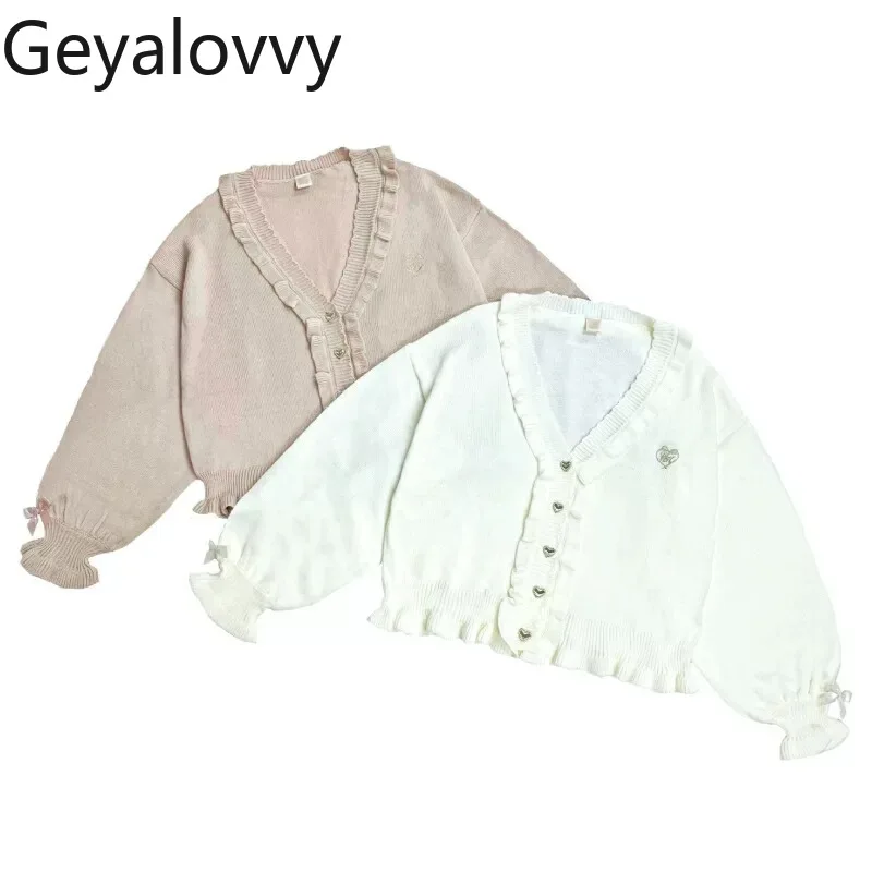 

Милый свитер с вышивкой для девочек, мягкий свитер с v-образным вырезом и пуговицами в форме сердца, осень-зима, однотонный вязаный кардиган с рюшами по краям