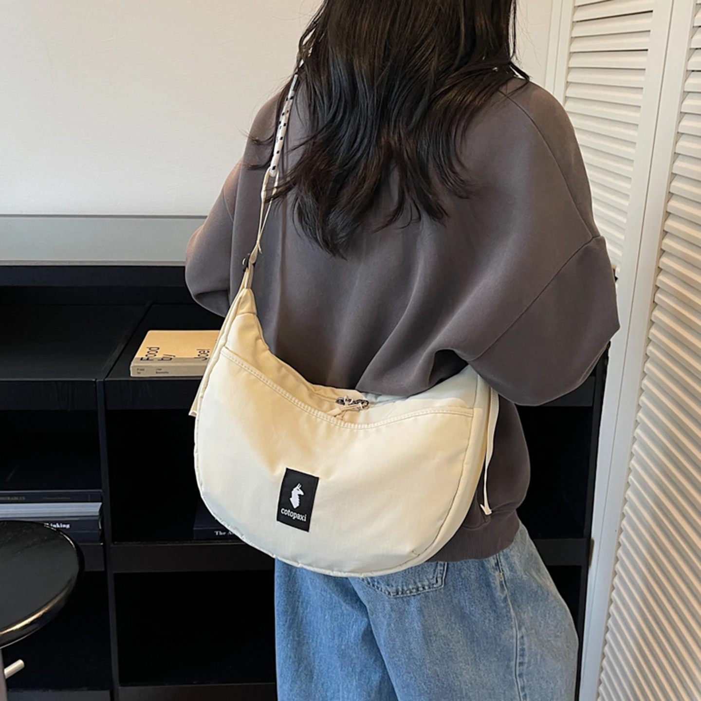 2025 New Fashion Canvas Bag Women Large Capacity Casual Commuting Single Shoulder Slant Cross Light Dumpling Bag