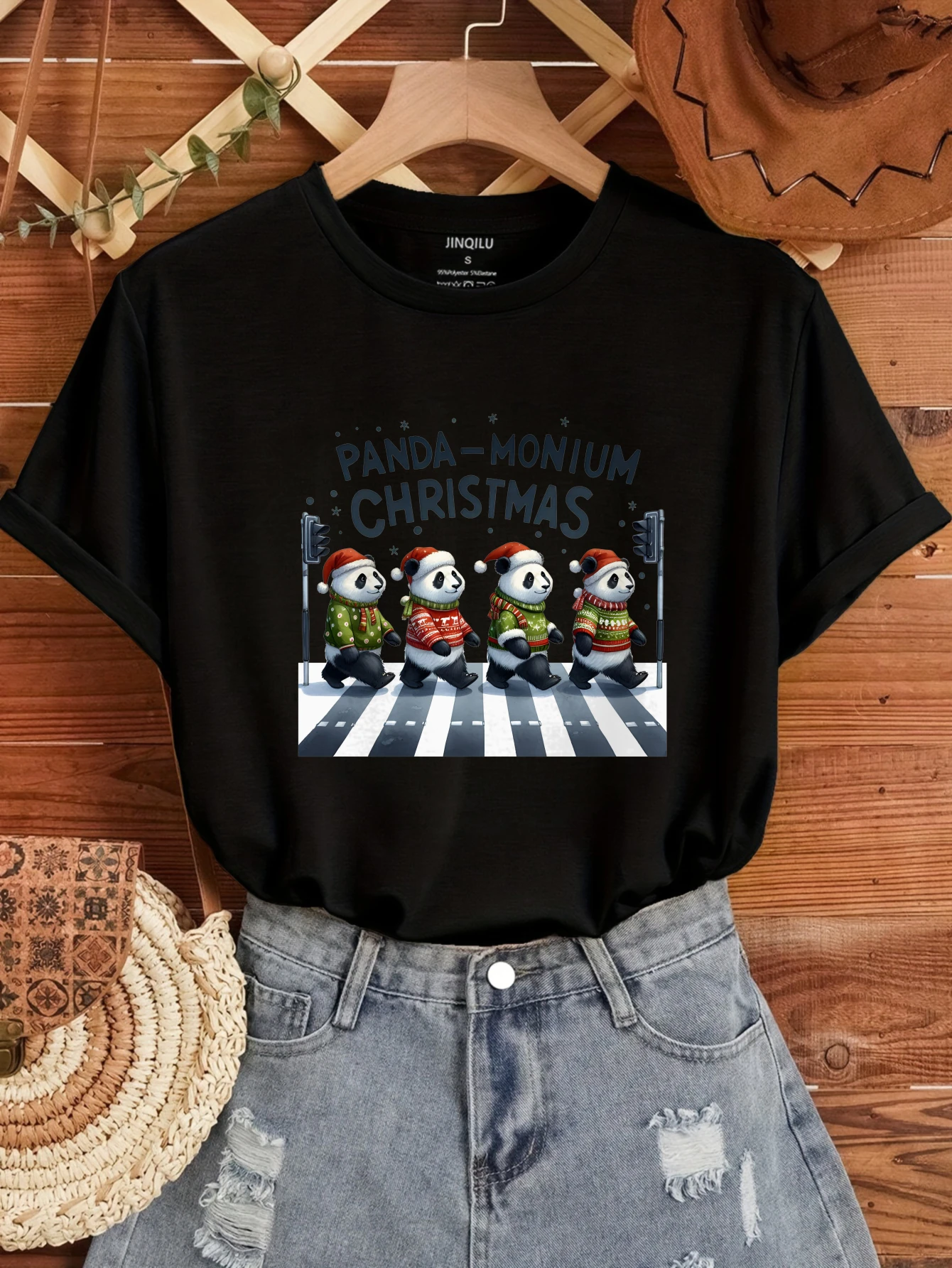 

2025 топы с принтом граффити «Четыре панды», женская футболка с круглым вырезом, повседневная хлопковая футболка на весну и лето, корейская роскошная одежда, футболка