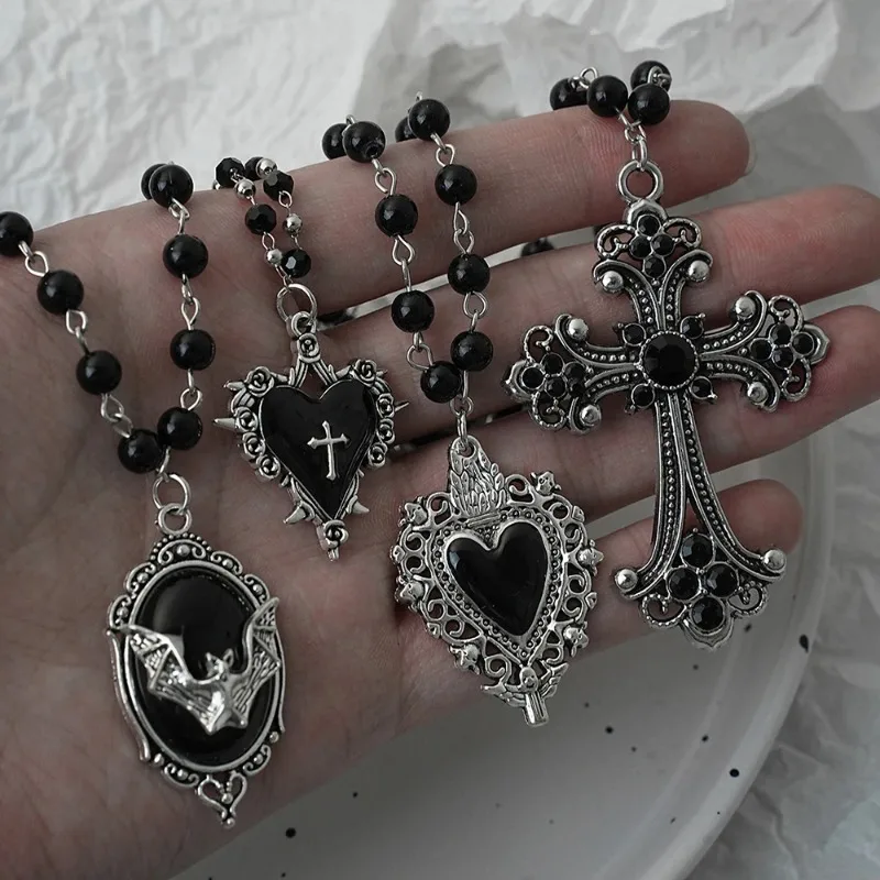 Conjunto de Collar con Colgante Gótico de Cruz de Murciélago Oscuro, Conjunto de Collares Apilables de Cuentas Negras con Espinas y Amor Personalizado Estilo Y2K, Ideal para Halloween